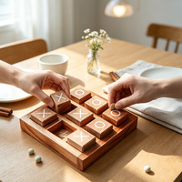 Hölzernes Tic-Tac-Toe-Brett Klassisches Drei-Gewinnt-Spiel Strategisches Puzzle-Spielzeug für Kinder Erwachsene Familienspielabend Reise-Tischspiel Geschenk