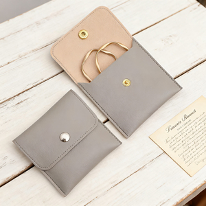 Pochette à bijoux en cuir PU de luxe de 8*8 cm, couleur personnalisée, vente en gros, pour bague, bracelet, collier - Product Image 4