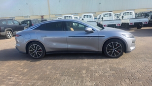 2025 B YD Ha n Long Range Electric Sedan - Product Image 4