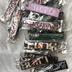 Personalizar logotipo personal tejido bordado llavero tela llavero etiqueta con diseño propio tejido bordado llaveros - Product Image 6