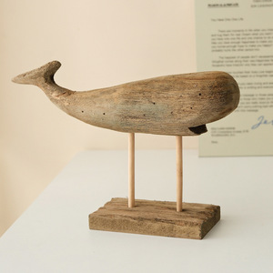 Figura de ballena tallada a mano en madera maciza mediterránea, decoración de escritorio de madera de Paulownia, estilo de forma irregular - Product Image 1