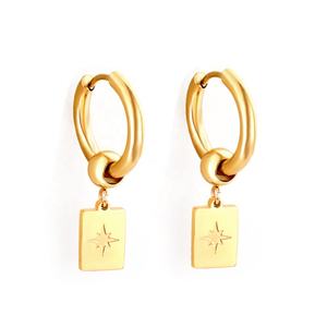 Boucles d'oreilles pendantes rectangulaires en acier inoxydable plaqué or 18 carats avec perles et étoiles pour femmes - Vente en gros de bijoux tendance - Product Image 1