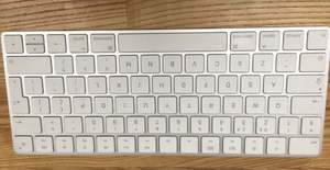 Teclado Inalámbrico Bluetooth para Laptop Magic Keyboard A1644, Color Blanco, USB-C, Retroiluminación RGB de 7 Colores, Modelo MLA22LL/A - Product Image 3