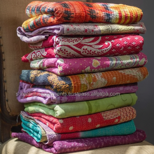 Couette Kantha Vintage Sari Patchwork vintage sari jette, main matelassé couette kantha Indien vintage kantha Couette couture à la main - Product Image 1