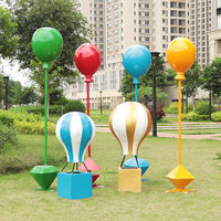 Sculpture d'attrape-vent en fibre de verre en forme de montgolfière simulée, finition brillante imperméable, style Art déco moderne pour aménagement paysager extérieur