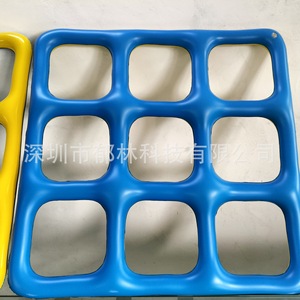 Plateau de jeu gonflable à neuf grilles en PVC pour jeux aquatiques en plein air, idéal pour les hôtels et complexes hôteliers - Product Image 2
