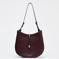 Nouveau Sac Femme Populaire 2025 avec Accessoires Métalliques Cramoisi, Sac Seau Grande Capacité Tendance à Porter à l'Épaule