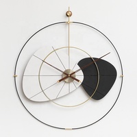 Horloge murale en métal minimaliste moderne Mandelda, horloge écologique, design industriel, horloge murale en béton pour la décoration de la maison, moteur d'horloge