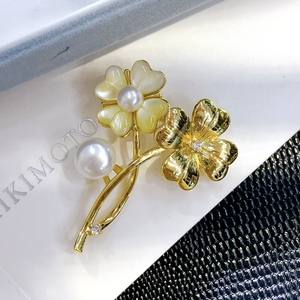 เข็มกลัดดอกไม้สี่กลีบไข่มุกน้ำจืดใหม่ เข็มกลัดดอกไม้คู่ ดีไซน์เก๋ ตกแต่งหน้าอกอย่างมีสไตล์ ดอกไม้ประดับหน้าอกสุดหรู - Product Image 5