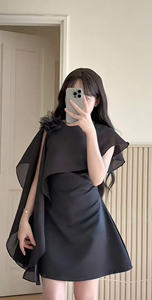 Conjunto de Vestido Corto Negro con Chal Floral en el Cuello, Vestido Mini de Manga Corta con Estampado Floral, Vestido Casual Elegante de Alta Calidad con Corte en A - Product Image 5