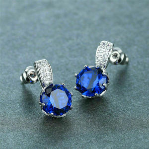 Orecchini con Diamanti in Oro Bianco Collezione Avila, Taglio Brillante Rotondo Blu, Gioielli Classici da Sposa per Donna - Product Image 4