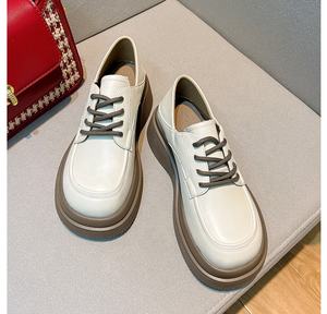 Zapatos de estilo clásico para mujer, mocasines informales cómodos de cabeza redonda, color blanco, novedad de <span class=keywords><strong>2022</strong></span> - Product Image 1