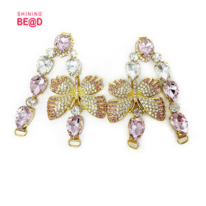 Nouvelles chaînes de sandales tongs pour femmes 2025, ornées de strass, pour l'été et la <span class=keywords><strong>plage</strong></span>, avec décorations métalliques cousues à la main et lanières en alliage - Product Image 3