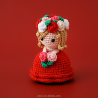 Poupée de mariée au crochet faite à la main, bouquet de mariage, adorable figurine en fil, amigurumi, cadeau pour mariée et demoiselle d'honneur, objets décoratifs