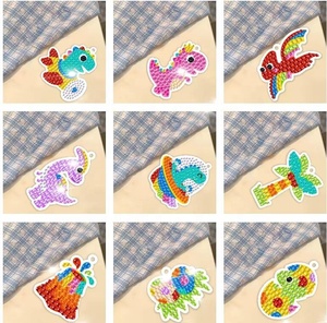 XIXI DIY Autocollants de Peinture Diamantée Série Animaux de Dessin Animé Famille de Dinosaures Porte-clés Acrylique 5D Cadeaux pour Enfants Kit d'Art à Peindre - Product Image 3