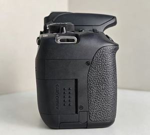 Cámara DSLR Canon EOS 700D usada, solo cuerpo, 18MP APS-C, pantalla táctil LCD de ángulo variable para fotografía y grabación de video. - Product Image 3