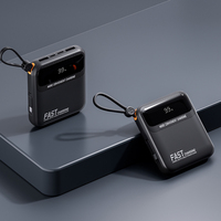 QYPB-236 Mini Power Bank Portable avec Câbles Intégrés, 10000mAh Haute Capacité, Affichage LED 5W