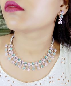 Ensemble de collier anti-ternissement pour femmes indiennes avec boucle d'oreille assortie et bijoux Maang Tika AD pour cadeau de fiançailles de fête de mariage - Product Image 3