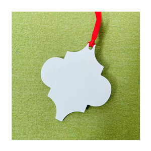 Adornos Metálicos Redondos de Doble Cara para Sublimación, Adorno Navideño de Aluminio Blanco Brillante con Cintas Rojas - Product Image 6