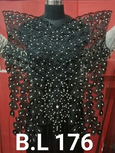 Nouvelle tendance ethnique perlée Saree Blouse pour femmes tissé tissu tricoté pour les festivals de printemps disponible à la vente de quantité en vrac - Product Image 3