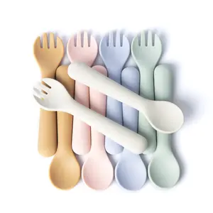 Baby Feeding Top Seller 2022 BPA Free Food Grade Soft Silicone Feeding Food Training Spoons Silicone Baby Spoons