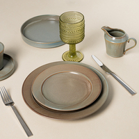 Service de vaisselle en céramique texturée côtelée gris sable moderne P&T, assiettes rondes en porcelaine pour restaurant HoReCa