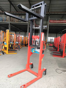 Carretilla elevadora apiladora de paletas semieléctrica de 2 toneladas y 2m de alta calidad con polipasto eléctrico - Product Image 2