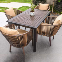 Ensemble de meubles de salle à manger d'extérieur pour hôtel ou villa, style moderne, design rectangulaire noir, pour 8 personnes, table et chaises