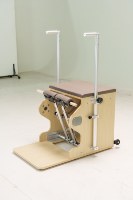 Chaise Wunda de Pilates Écologique en Bois d'Érable et de Chêne, Couleur/Logo Personnalisable pour Studio de Pilates et Exercices de Fitness