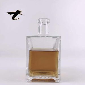 Bouteille à liqueur réutilisable en verre transparent de 500 ml, design nordique, avec <span class=keywords><strong>bouchon</strong></span> gravé, usage commercial, fabriquée en Chine - Product Image 2