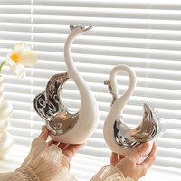 Ornements de cygne en céramique créatifs pour la décoration intérieure pour le salon armoire à vin meuble TV décorations de table cadeaux d'anniversaire de mariage