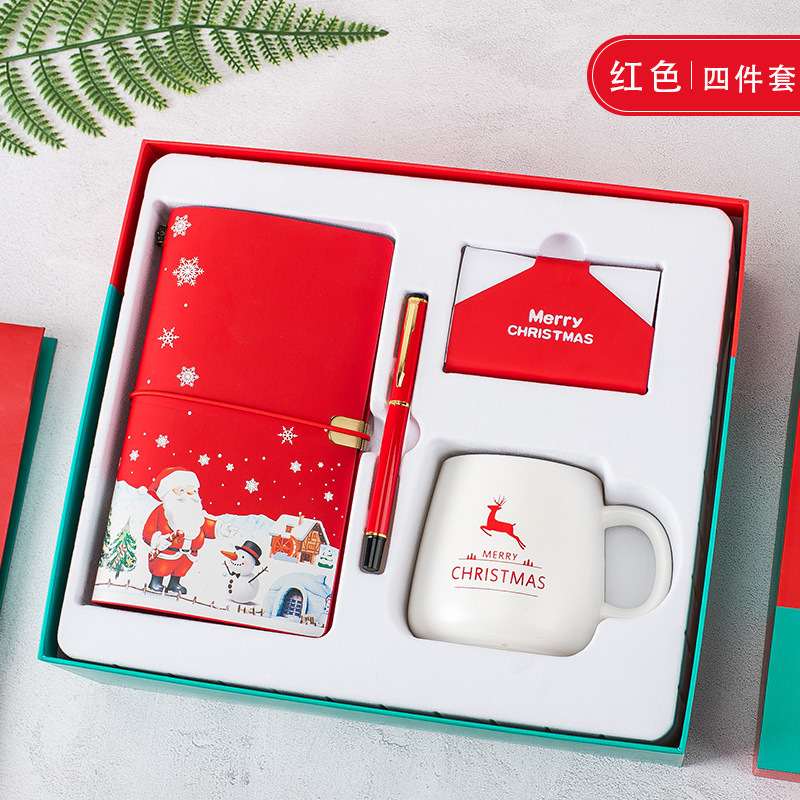 Serie de tazas de cerámica roja.