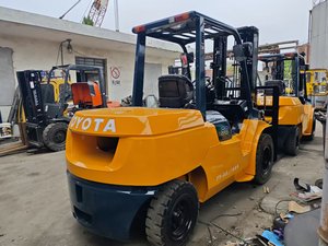 Montacargas Usado Original Japonés Tcm/Komatsu 7FD50 FD30 FD25 con Motor Diésel de 5 Toneladas en Venta - Product Image 6