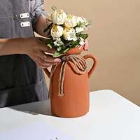 Vase en céramique de terre cuite rouge Vase bouteille de fleurs en terre cuite à double poignée avec corde