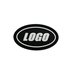 Parche de Silicona Personalizado con Logotipo, Insignia de Goma de PVC Suave para Ropa - Product Image 1