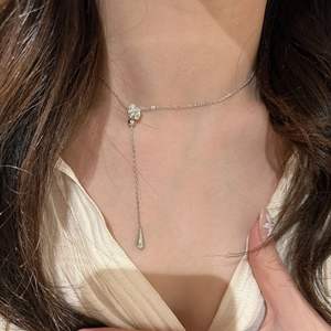 Collar de Plata de Ley S925 con Doble Cruz, Lujoso y Versátil con Diseño Exclusivo, Colgante de Moda de Alta Gama para Mujer - Product Image 1