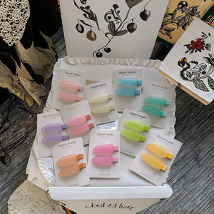 Vente en gros de pinces à cheveux coréennes <span class=keywords><strong>d</strong></span>'été en alliage couleur gelée, mode, 5,5 cm, géométriques, sans couture, pour franges latérales, pour filles, mariage, en carton - Product Image 2