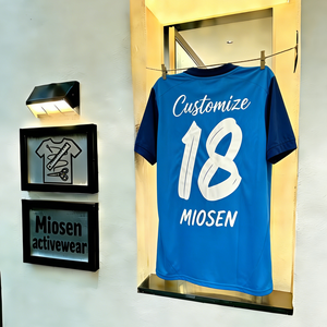 ชุดเสื้อฟุตบอลทีมคีล ซิตี้ คัลเลอร์ส ลายสตรอกแบบนามธรรม พร้อมปักชื่อและหมายเลขตามสั่ง สีแซนด์ ไอเวซ ทริบิวท์ ขายส่ง ฤดูกาล 24/25 - Product Image 1