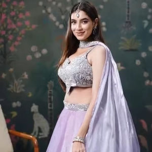 Conjunto de Lehenga Choli Bordado en Lavanda para Mujer con Dupatta, Traje para Fiesta Nupcial - Product Image 1