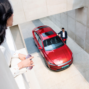 クリーニング車に乗るbyd han qin電気四輪車女の子車エージェントsuv車byd qin ev