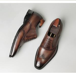 รองเท้าผู้ชายแบบทางการรุ่นใหม่ล่าสุด คุณภาพสูง กันลื่น เหมาะสำหรับงานธุรกิจและงานเลี้ยง ราคาขายส่ง รองเท้าหนังผู้ชายแบบทางการและรองเท้าอ็อกซ์ฟอร์ด - Product Image 1
