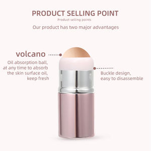 Rodillo facial absorbente de aceite, piedra volcánica, oro - Product Image 4