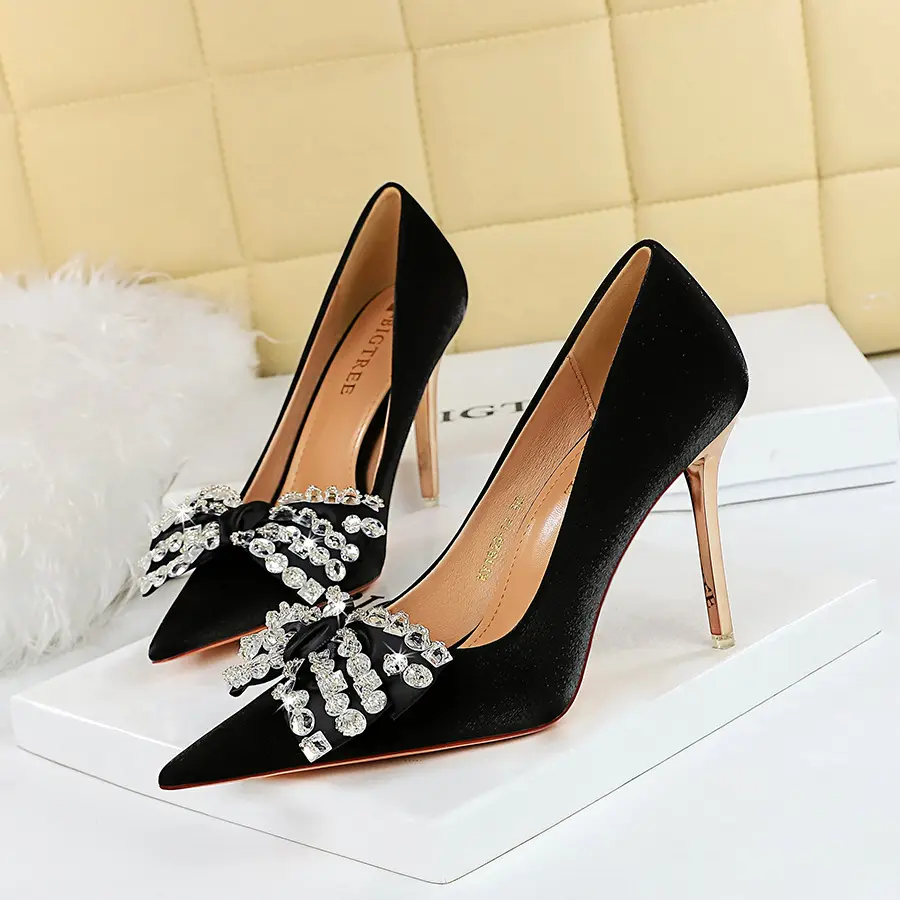 Sandalias de tacón alto de ante para mujer, zapatos puntiagudos, con lazo y diamantes, sexys, para banquete