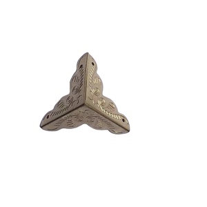Promozione custodia rigida protezione angolare scatola in ottone metallo raccordo in legno Hardware tavolo quadrato chitarra blocco divano piccolo tronco ad anello - Product Image 1