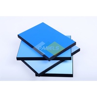Table contemporaine compacte en stratifié phénolique ignifuge et imperméable pour salle à manger, chambre et salon extérieurs