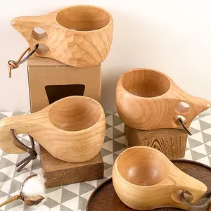 I produttori di tazze in legno di gomma per colazione nordica a latte solido all'ingrosso possono essere LOGO portauovo in legno kuksa con manico