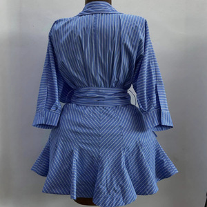 Moda Europea y Americana para Mujer, Verano 2026, Nuevo Estilo, Camisa Irregular con Cuello, Rayas Azules y Blancas, y Cintura Ajustable - Product Image 4