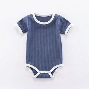 Vente directe d'usine, barboteuse bébé pas chère pour le printemps et l'été, barboteuse bébé rayée côtelée, barboteuse triangle pour nouveau-né - Product Image 3