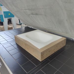 Machine de pressage sous vide pour la fabrication de bassins en surface solide Corian, conception thermoformage 3D en feutre - Product Image 1