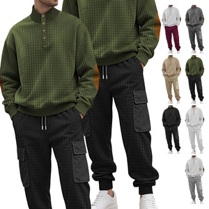 Conjunto de suéter informal de punto a cuadros para hombre con camisa abotonada y pantalones cargo para uso informal, color borgoña, blanco y gris. - Product Image 2